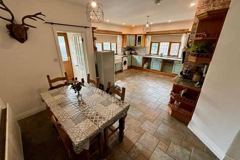 10 North Lane, Nailsea, Bristol, BS48 4BT