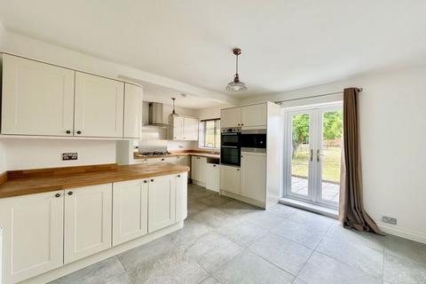 3 bedroom semi-detached house to rent, Nympsfield Road, Tuffley