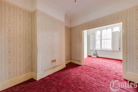 3 bedroom property for sale, Rendlesham Road, London