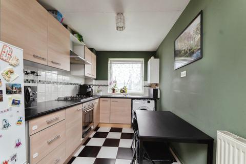 2 bedroom flat to rent, Waltham Court, Garner Road, Walthamstow, London, E17