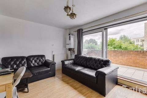 3 bedroom maisonette for sale, Castle Close, London