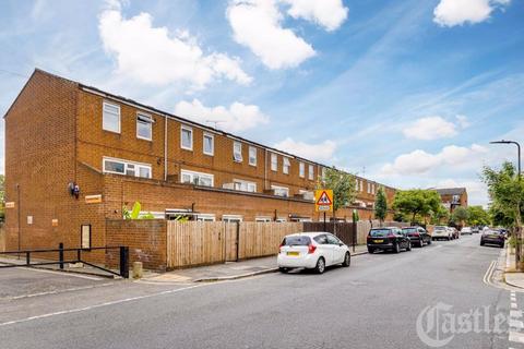 3 bedroom maisonette for sale, Castle Close, London