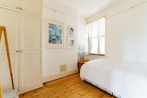 2 bedroom flat to rent, Morna Road, SE5