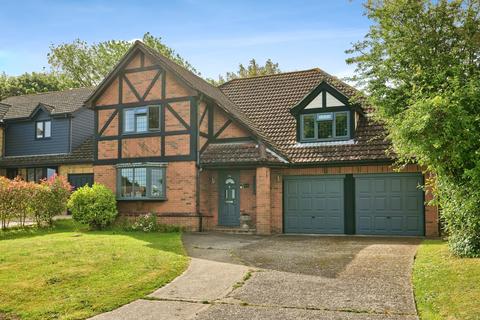 4 bedroom detached house to rent, Horestone Drive, PO34