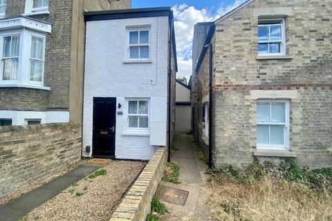 Studio to rent, Halifax Road, CB3