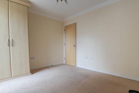 2 bedroom apartment to rent, Warren Close, CB2