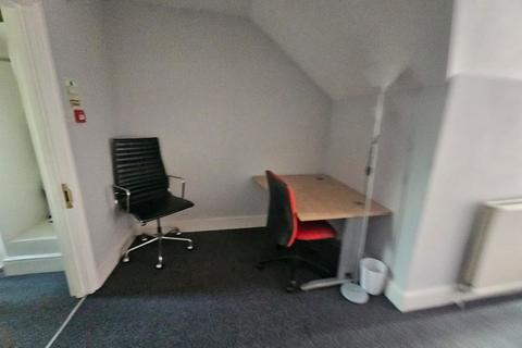 Office to rent, Chertsey Road, Woking, Surrey