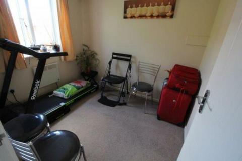 2 bedroom flat to rent, Farriers Close, Swindon, SN1 2QU