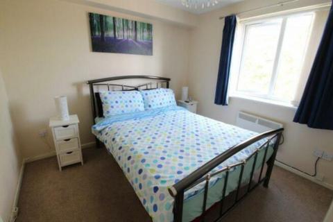 2 bedroom flat to rent, Farriers Close, Swindon, SN1 2QU