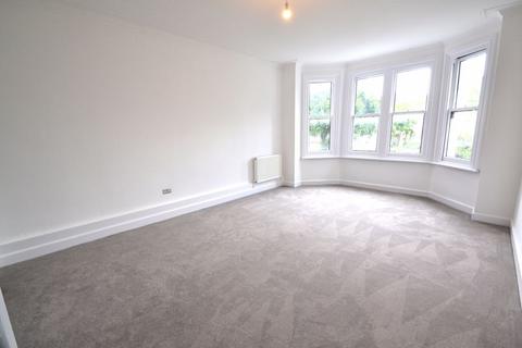 2 bedroom flat to rent, Blyth Road, Bromley