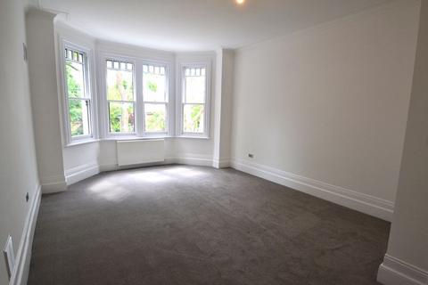 2 bedroom flat to rent, Blyth Road, Bromley