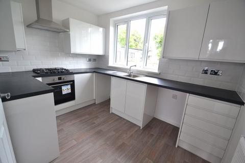 2 bedroom flat to rent, Blyth Road, Bromley