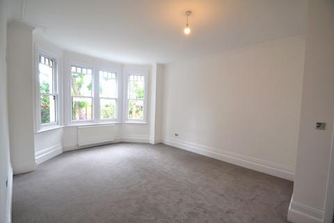 2 bedroom flat to rent, Blyth Road, Bromley