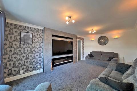 4 bedroom detached house for sale, Castlecroft Road, CASTLECROFT