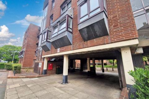 35 The Dukeries, Gloucester, GL1 2PU