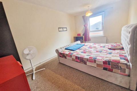 35 The Dukeries, Gloucester, GL1 2PU
