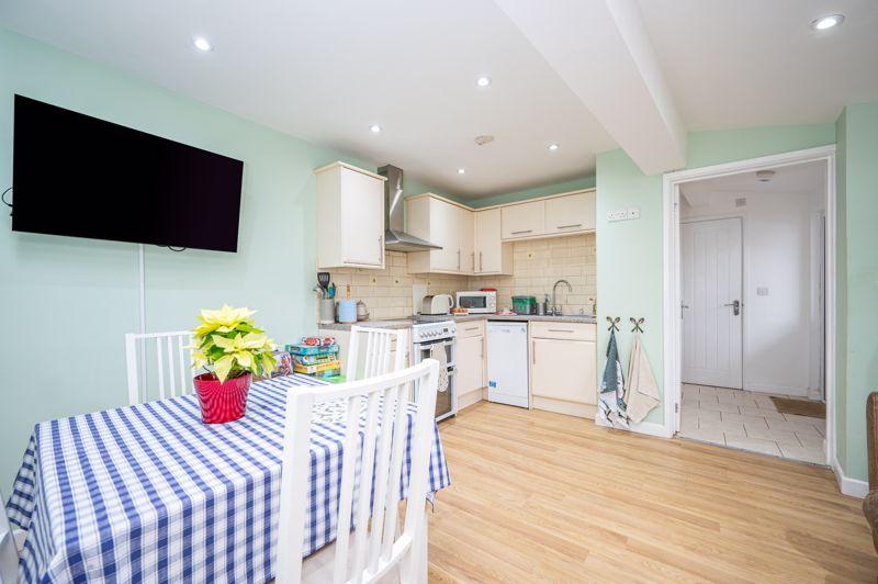 Annexe Kitchen /...