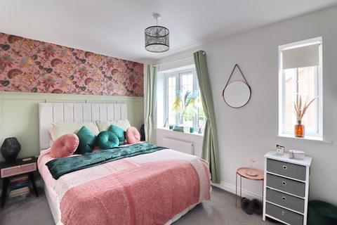28 Bridgefield Close, Tyldesley, Manchester, M29 8QX