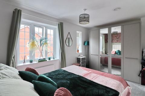 28 Bridgefield Close, Tyldesley, Manchester, M29 8QX