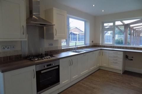 4 bedroom bungalow to rent, Dearnsdale Close, Stafford ST16
