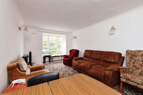 1 bedroom flat for sale, Glebelands Avenue, South Woodford E18