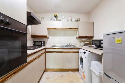 1 bedroom flat for sale, Glebelands Avenue, South Woodford E18