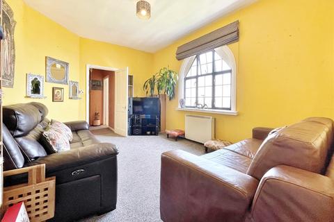 2 bedroom flat for sale, Grand Avenue, Worthing, West Sussex, BN11