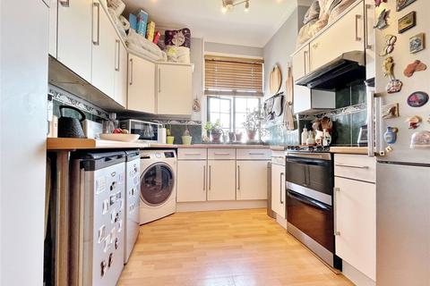 2 bedroom flat for sale, Grand Avenue, Worthing, West Sussex, BN11