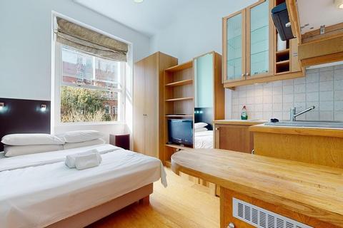 Studio to rent, Cartwright Gardens