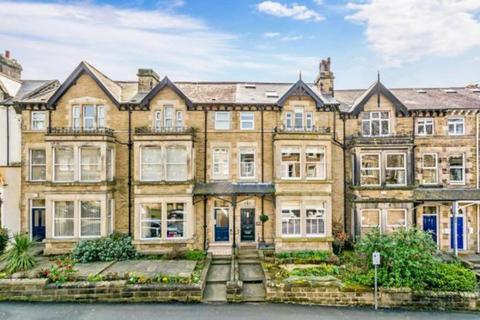 7 bedroom terraced house to rent, Valley Drive, Harrogate, HG2