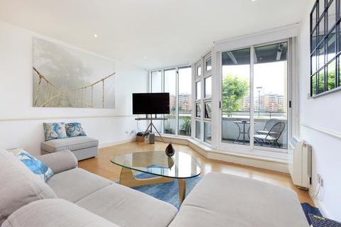 2 bedroom flat for sale, Prices Court, London SW11