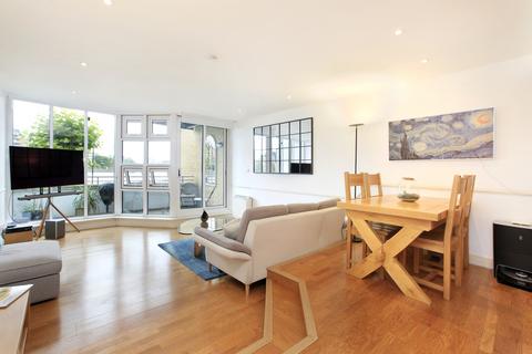 2 bedroom flat for sale, Prices Court, London SW11