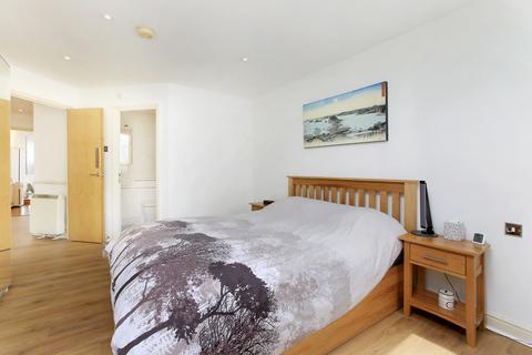 2 bedroom flat for sale, Prices Court, London SW11