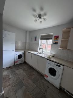 2 bedroom flat to rent, Reid Close, Hayes UB3