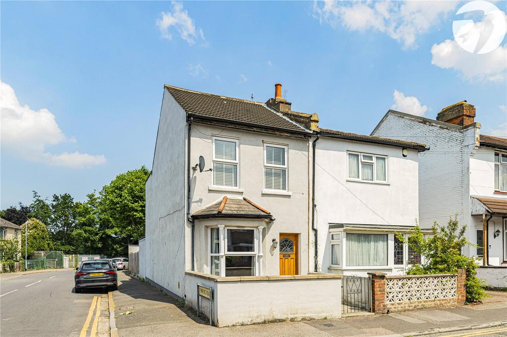Knockhall Chase, Greenhithe, Kent, DA9 2 bed semidetached house for