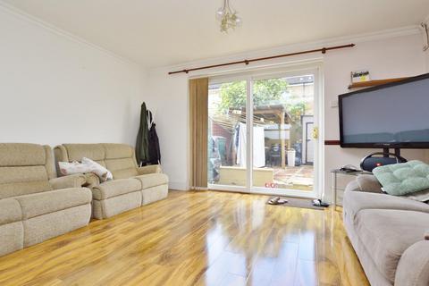 3 bedroom end of terrace house to rent, Chesterton Road, London, E13