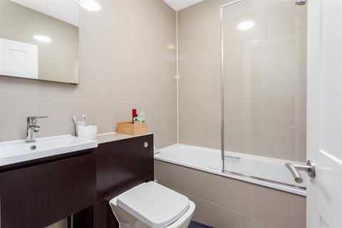 2 bedroom flat to rent, Brondesbury Villas, Queens Park NW6