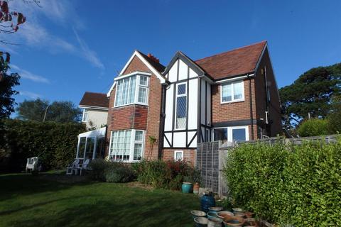 4 bedroom detached house to rent, Dilly Lane, Barton On Sea, BH25 7DQ