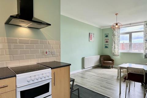 2 bedroom flat to rent, Beechwood Road, Uplands