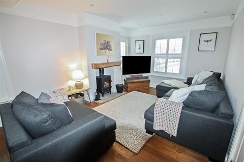 5 bedroom detached house to rent, Warsash Road, Warsash, Southampton