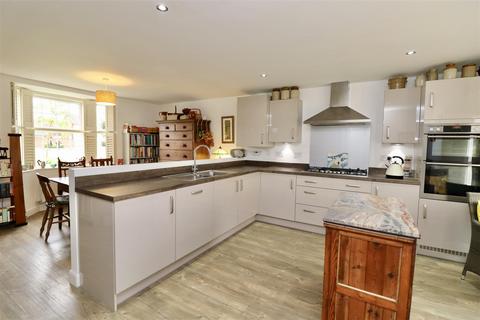 4 bedroom detached house for sale, Horseshoe Crescent, Pocklington, York