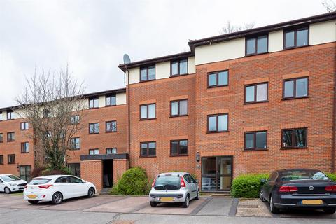2 bedroom flat to rent, Winchester Court, London Road, High Wycombe HP11