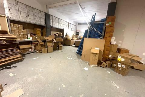 Warehouse to rent, Dolly Lane - Lades