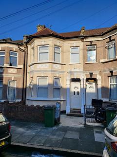 4 bedroom house to rent, Heverham Road, London