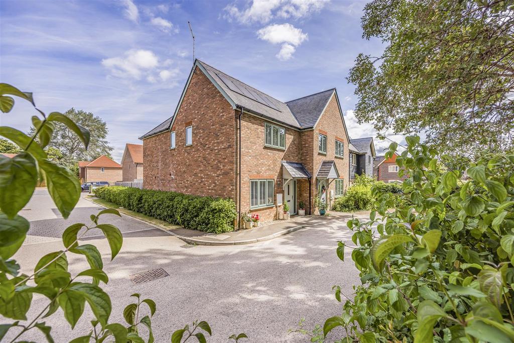 2 Clewers Court, Clewers Lane, Waltham Chase Porti