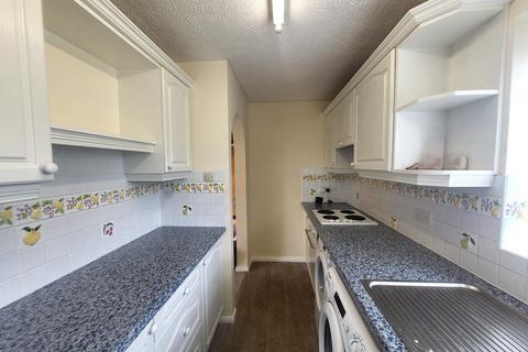 2 bedroom flat to rent, Lord Warden Avenue Walmer Deal