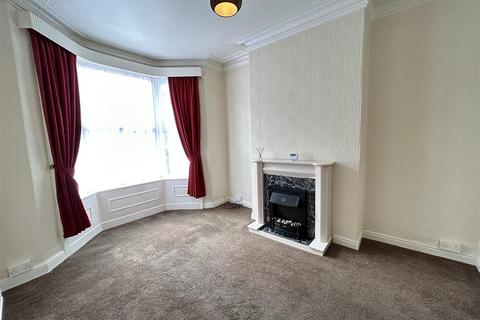 2 bedroom terraced house to rent, Hampton Road, Scarborough