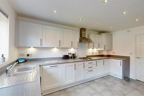 4 bedroom detached house to rent, Roberts Way, Shrewsbury