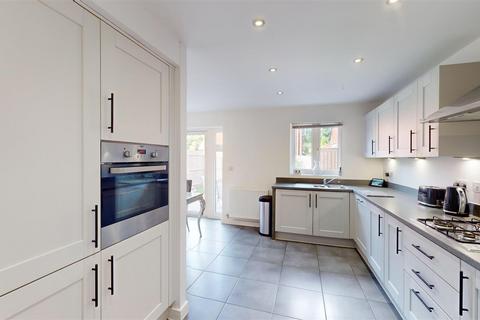 4 bedroom detached house to rent, Roberts Way, Shrewsbury