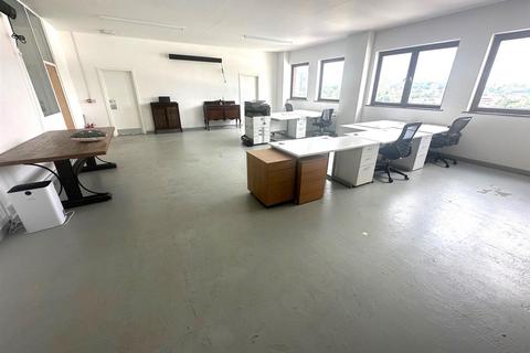 Office to rent, Dolly Lane,  Leeds